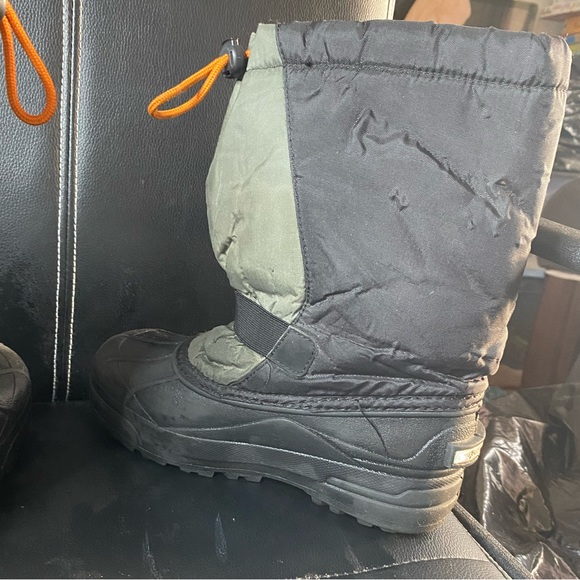 Columbia Winter Boots - Picture 5 of 13